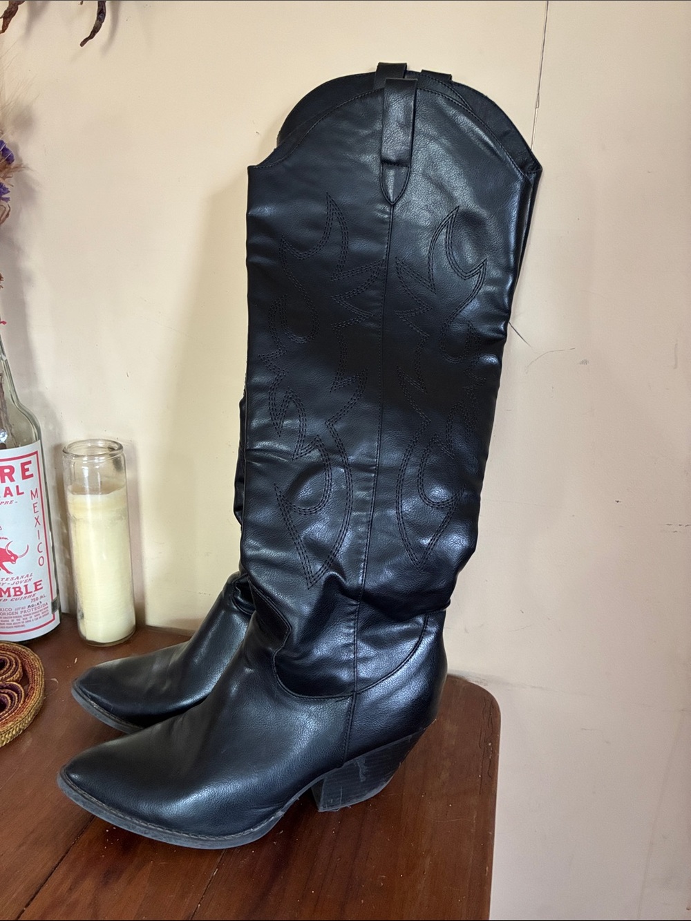Classic Black Women's Cowboy Boots - Sleek Western Style